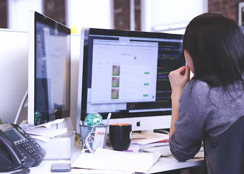 double-monitors-marketing-strategy-entrepreneurs-business-strategy-marketing-plan-500x357